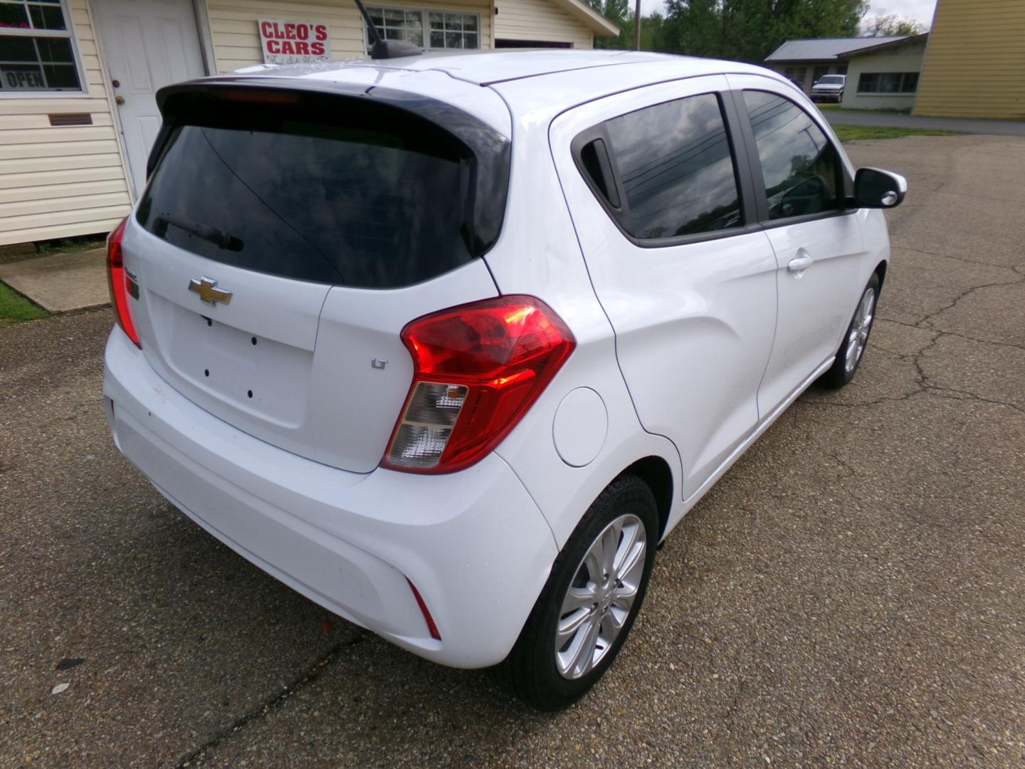 2017 White /Gray Chevrolet Spark 1LT CVT (KL8CD6SA5HC) with an 1.4L L4 16V DOHC engine, CVT transmission, located at 401 First NE, Bearden, AR, 71720, (870) 687-3414, 33.726528, -92.611519 - Photo#19